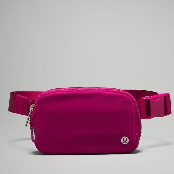 Lululemon Everywhere Belt Bag Wild Berry Magenta Crossbody EBB Bag Nwt - Picture 1 of 6
